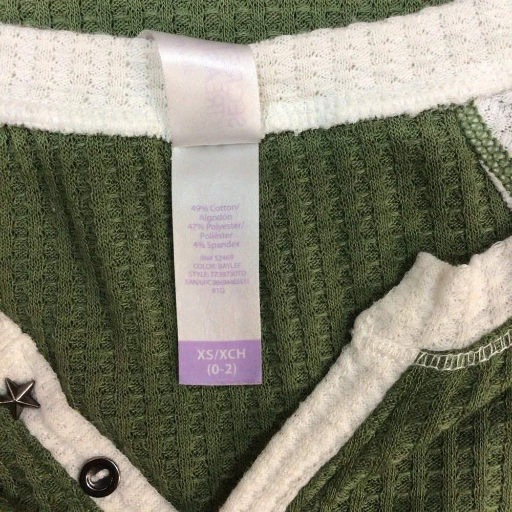 Secret Treasures Sleepwear Green & Cream Sleep Top - Picture 10 of 10
